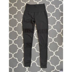 Beyond Yoga Mesh leggings medium